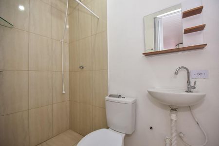 Banheiro de casa para alugar com 1 quarto, 35m² em Jardim Tres Marias, Taboão da Serra