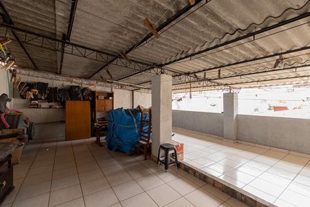 Casa à venda com 243m², 2 quartos e 6 vagasVaranda