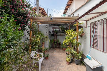 Casa à venda com 243m², 2 quartos e 6 vagasQuintal