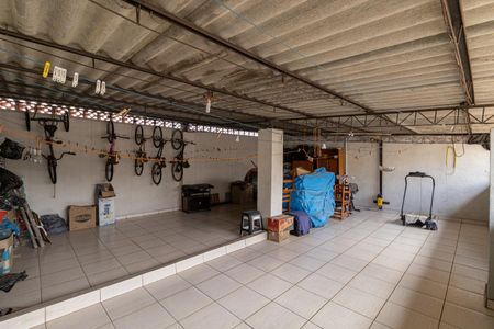 Casa à venda com 243m², 2 quartos e 6 vagasVaranda