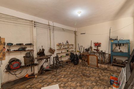 Casa à venda com 243m², 2 quartos e 6 vagasSalão 