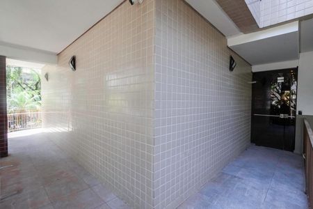 Apartamento à venda com 169m², 3 quartos e 3 vagas Apartamento à venda com 169m², 3 quartos e 3 vagasEntrada