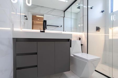 Apartamento à venda com 169m², 3 quartos e 3 vagas Apartamento à venda com 169m², 3 quartos e 3 vagasBanheiro da suíte