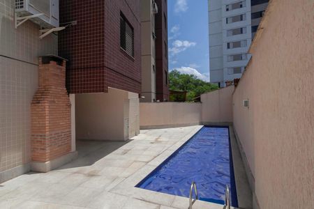 Apartamento à venda com 169m², 3 quartos e 3 vagas Apartamento à venda com 169m², 3 quartos e 3 vagasÁrea comum - Piscina