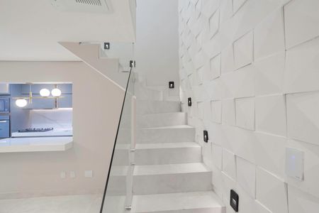 Apartamento à venda com 169m², 3 quartos e 3 vagas Apartamento à venda com 169m², 3 quartos e 3 vagasEscada