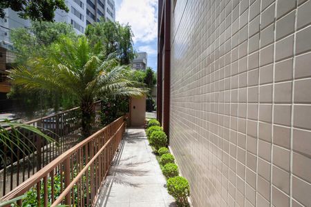 Apartamento à venda com 169m², 3 quartos e 3 vagas Apartamento à venda com 169m², 3 quartos e 3 vagasEntrada