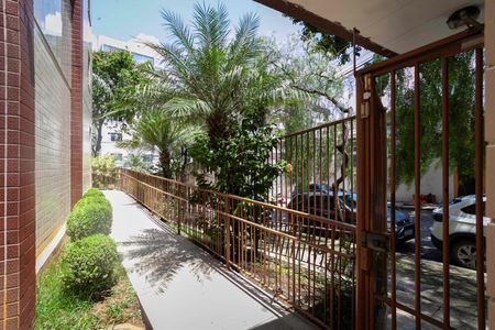 Apartamento à venda com 169m², 3 quartos e 3 vagas Apartamento à venda com 169m², 3 quartos e 3 vagasEntrada