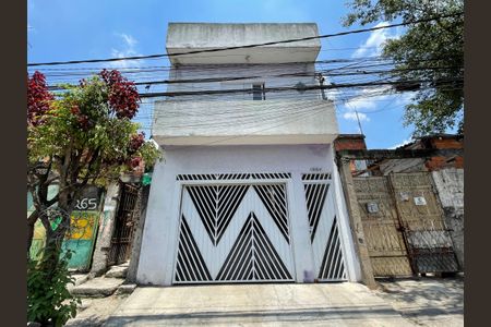 Casa à venda com 75m², 4 quartos e 2 vagasFachada