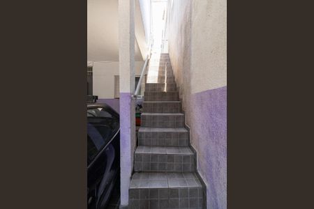 Casa à venda com 75m², 4 quartos e 2 vagasEscada