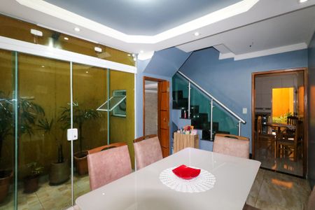 Casa à venda com 234m², 2 quartos e 2 vagas Casa à venda com 234m², 2 quartos e 2 vagasSala de Jantar