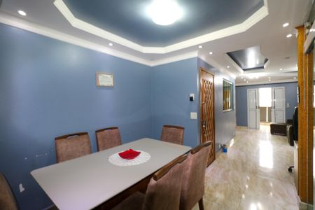 Casa à venda com 234m², 2 quartos e 2 vagas Casa à venda com 234m², 2 quartos e 2 vagasSala de Jantar