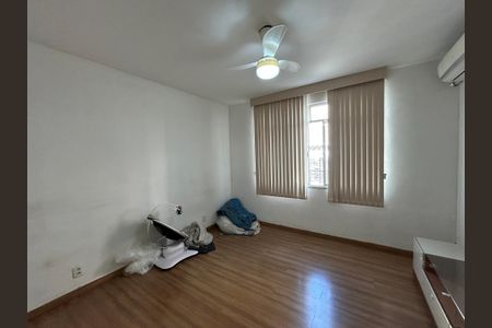 Sala de casa para alugar com 2 quartos, 80m² em Bento Ribeiro, Rio de Janeiro