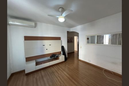 Sala de casa para alugar com 2 quartos, 80m² em Bento Ribeiro, Rio de Janeiro