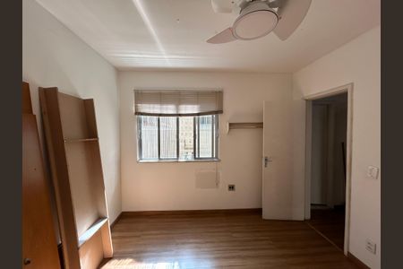Quarto 1 de casa para alugar com 2 quartos, 80m² em Bento Ribeiro, Rio de Janeiro