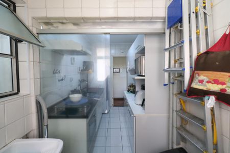 Apartamento à venda com 64m², 3 quartos e 1 vagaÁrea de Serviço