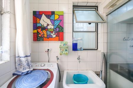 Apartamento à venda com 64m², 3 quartos e 1 vagaÁrea de Serviço