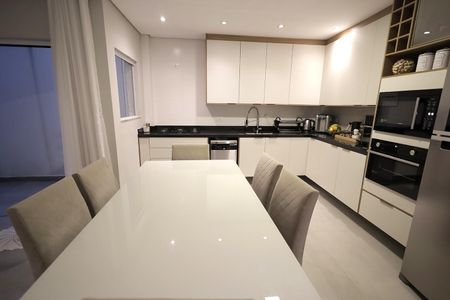 Apartamento à venda com 72m², 2 quartos e 2 vagasCozinha