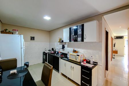 Casa à venda com 300m², 5 quartos e 3 vagasCozinha (Casa 2)