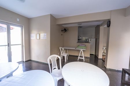 Apartamento à venda com 44m², 2 quartos e 1 vaga Apartamento à venda com 44m², 2 quartos e 1 vagaÁrea comum - Salão de festas