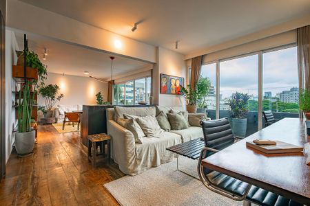 Sala de apartamento à venda com 2 quartos, 135m² em Cerqueira César, São Paulo