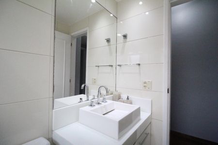 Apartamento à venda com 106m², 3 quartos e 2 vagasBanheiro da suíte 