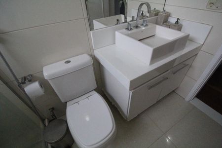 Apartamento à venda com 106m², 3 quartos e 2 vagasBanheiro da suíte 