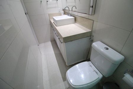 Apartamento à venda com 106m², 3 quartos e 2 vagasBanheiro social