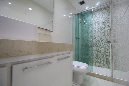 Apartamento à venda com 106m², 3 quartos e 2 vagasBanheiro social