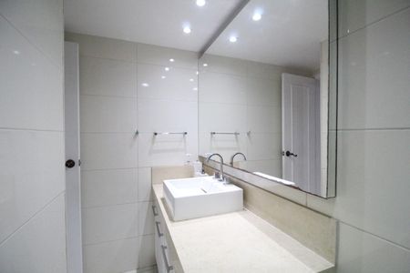 Apartamento à venda com 106m², 3 quartos e 2 vagasBanheiro social