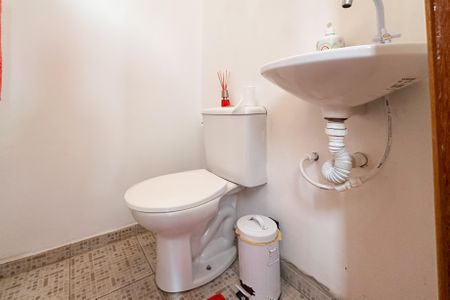 Casa para alugar com 100m², 2 quartos e 1 vagaBanheiro de serviço