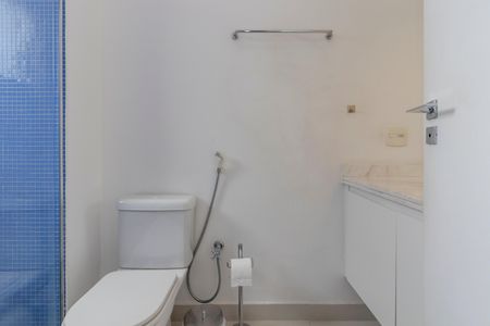 Apartamento à venda com 198m², 3 quartos e 3 vagasBanheiro da Suíte 2