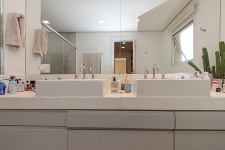 Apartamento à venda com 198m², 3 quartos e 3 vagasBanheiro da Suíte 1