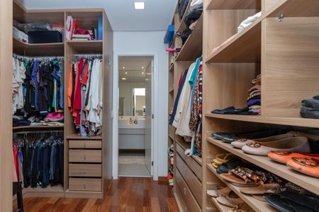 Apartamento à venda com 198m², 3 quartos e 3 vagasCloset da Suíte 1