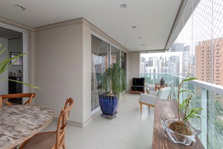 Apartamento à venda com 198m², 3 quartos e 3 vagasVaranda