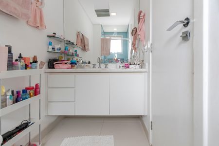 Apartamento à venda com 198m², 3 quartos e 3 vagasBanheiro da Suíte 3