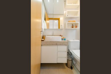 Apartamento à venda com 64m², 2 quartos e 2 vagasBanheiro suíte 2