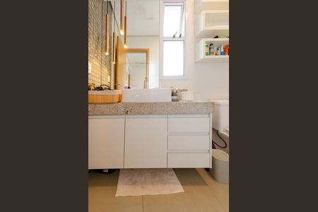 Apartamento à venda com 64m², 2 quartos e 2 vagasBanheiro suíte 1