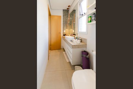 Apartamento à venda com 64m², 2 quartos e 2 vagasBanheiro suíte 1