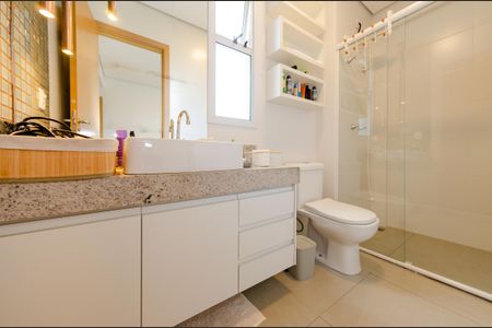 Apartamento à venda com 64m², 2 quartos e 2 vagasBanheiro suíte 1