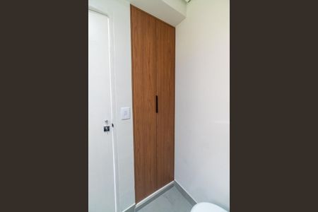 Apartamento à venda com 76m², 2 quartos e 1 vagaBanheiro de serviço Detalhe