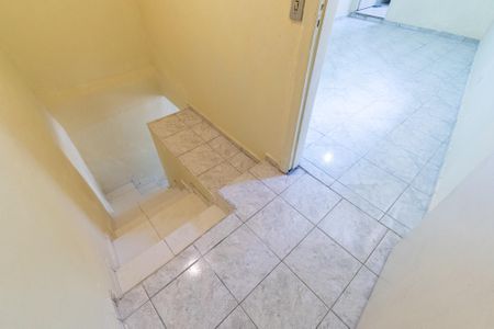 Casa para alugar com 120m², 2 quartos e sem vagaEscada