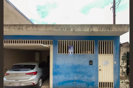 Casa para alugar com 100m², 2 quartos e 1 vagaFachada com plaquinha instalada