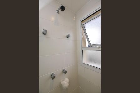 Apartamento para alugar com 170m², 4 quartos e 3 vagasChuveiro do Banheiro da Suíte 2