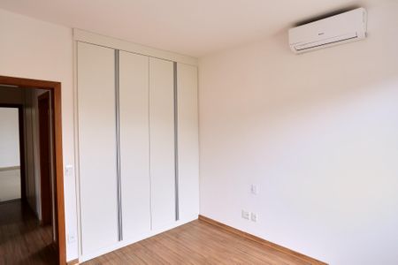 Apartamento para alugar com 220m², 3 quartos e 3 vagasSuíte