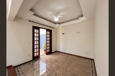 Casa de condomínio à venda com 448m², 3 quartos e 6 vagasSala