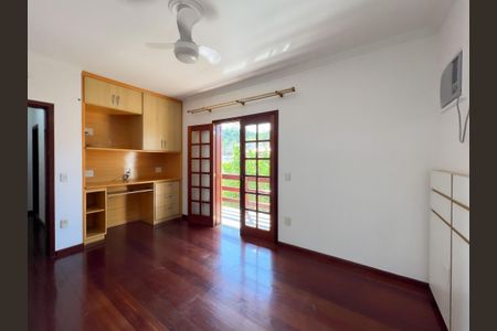 Casa de condomínio à venda com 448m², 3 quartos e 6 vagasSuíte