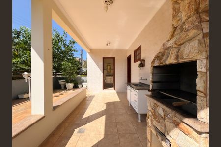 Casa de condomínio à venda com 448m², 3 quartos e 6 vagasVaranda gourmet