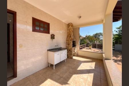 Casa de condomínio à venda com 448m², 3 quartos e 6 vagasVaranda gourmet