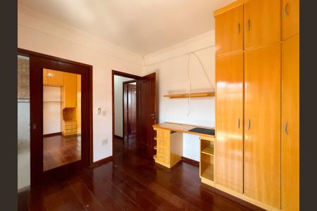 Casa de condomínio à venda com 448m², 3 quartos e 6 vagasQuarto