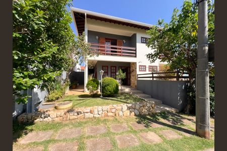 Casa de condomínio à venda com 448m², 3 quartos e 6 vagasFachada